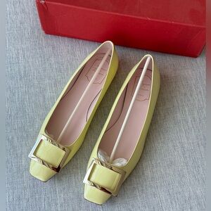 NEW Roger Vivier QUADRATA Trompette Metal Buckle Ballerinas flats, light yellow